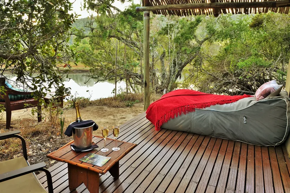 Sibuya_Forest_Camp_Terrasse 2Friends-Beach-Hotel-Bad