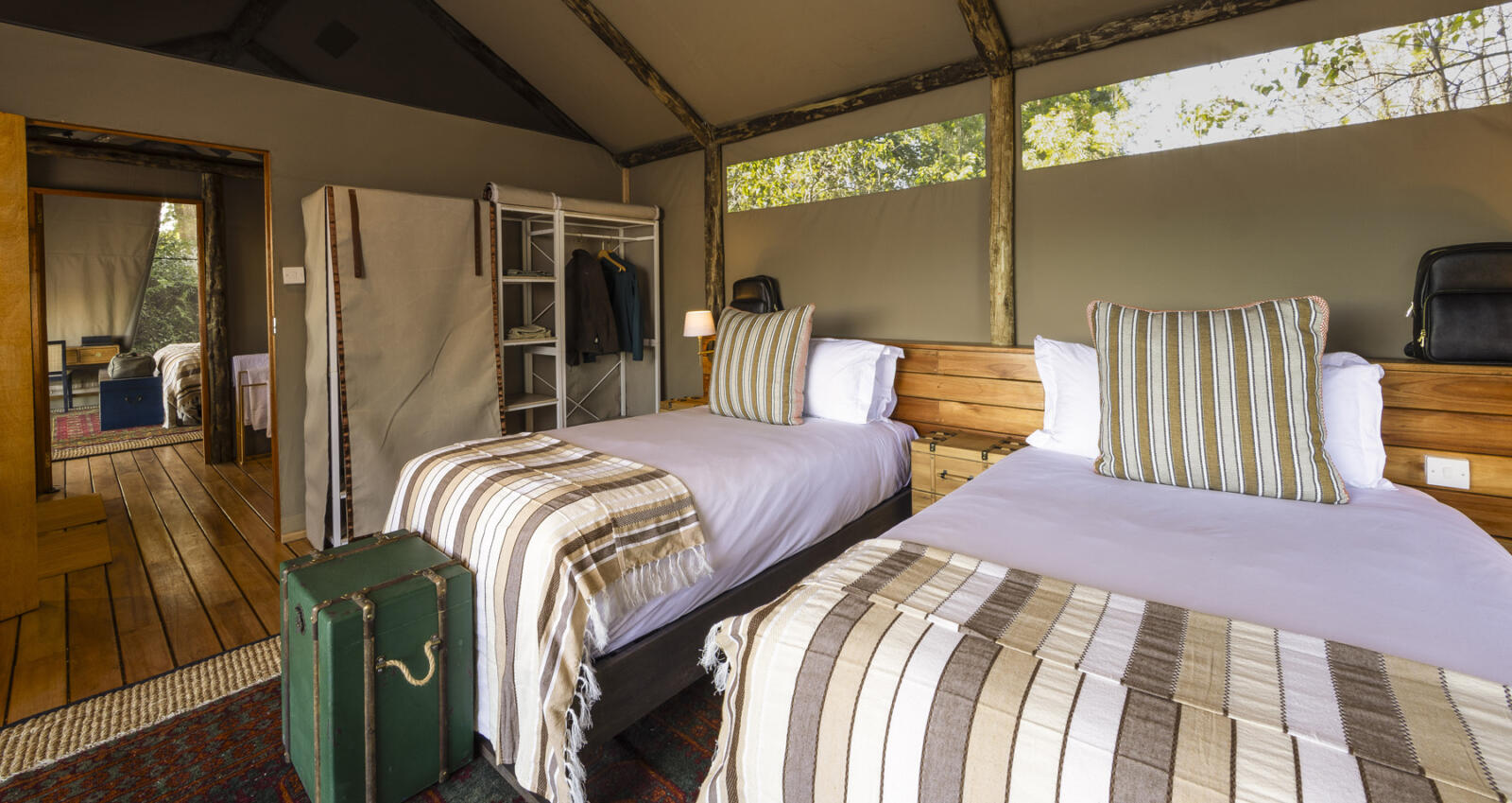 Shinde_Footstep_Zelt_Innen 2Friends-Beach-Hotel-Schlafzimmer2