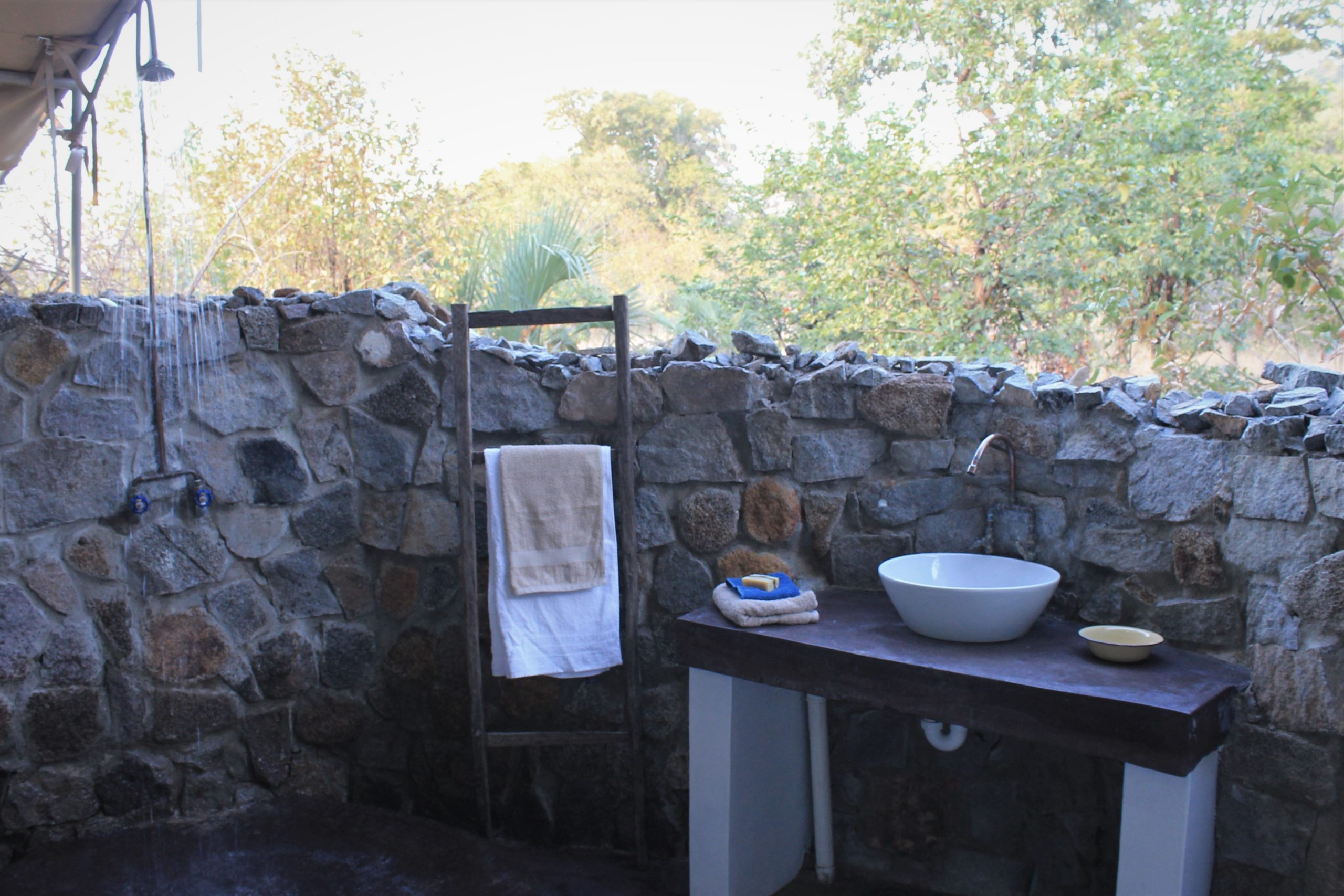 anabezi-camp-deck-03