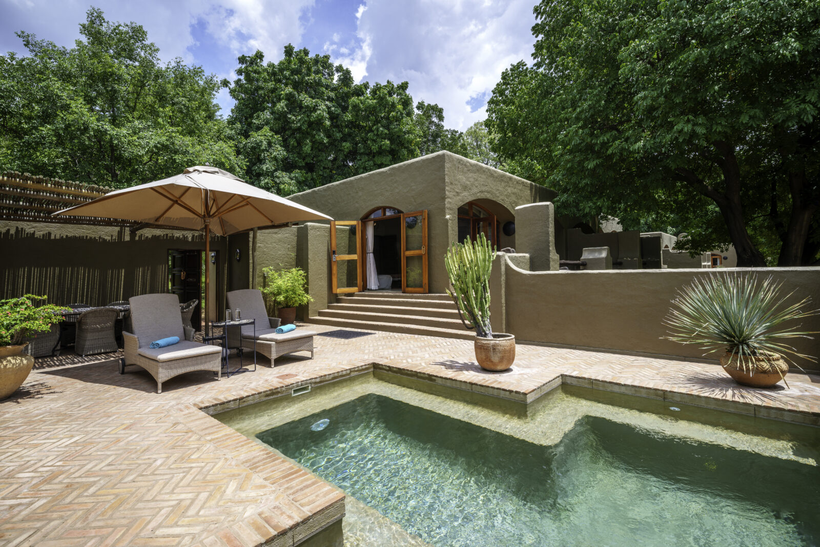 Chobe_game_Lodge_Villa 2Friends-Beach-Hotel-aussen