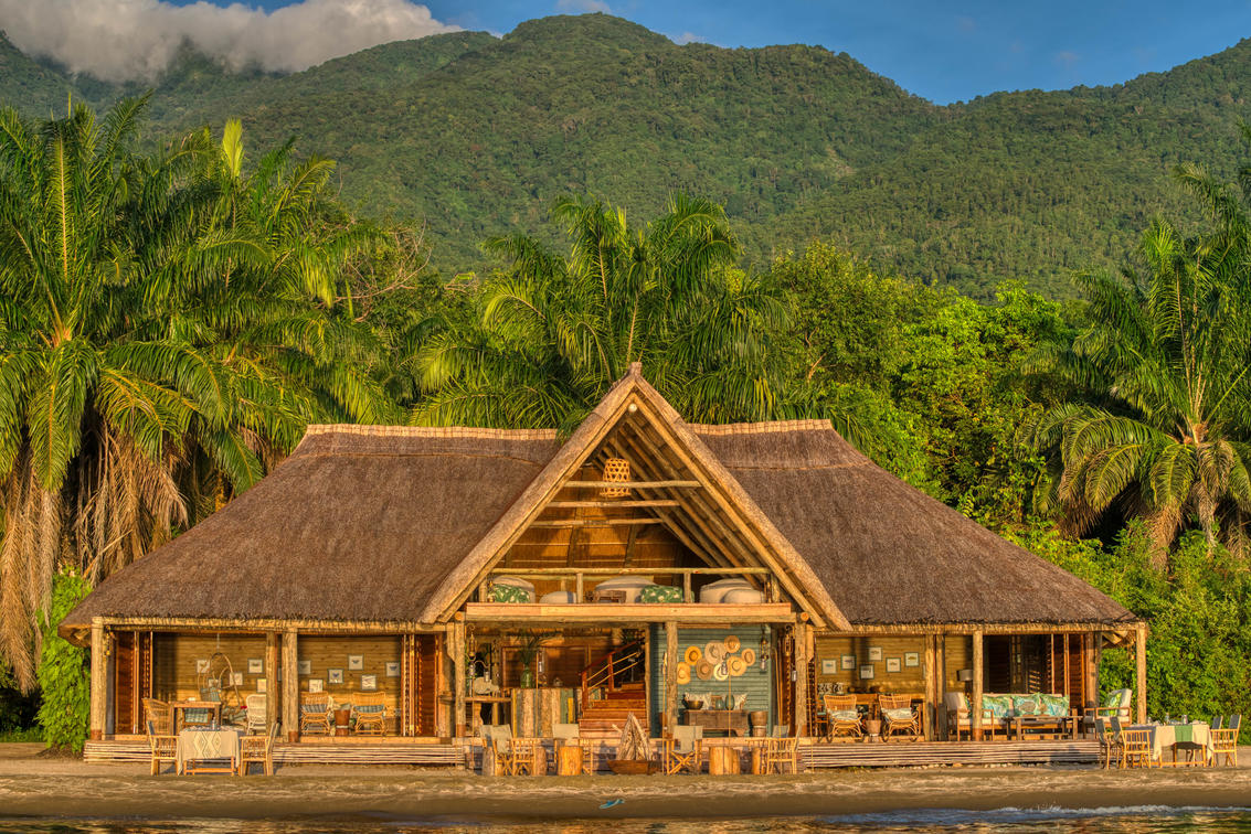 2Friends-Beach-Hotel-aussen