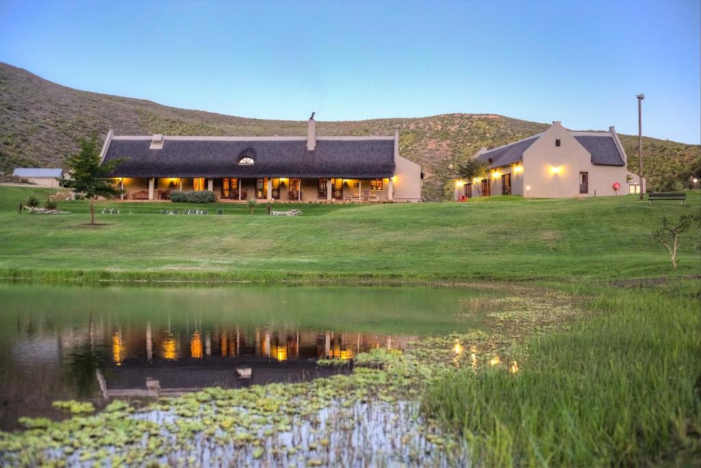 Rooiberg_Lodge_Aussenansicht 2Friends-Beach-Hotel-aussen