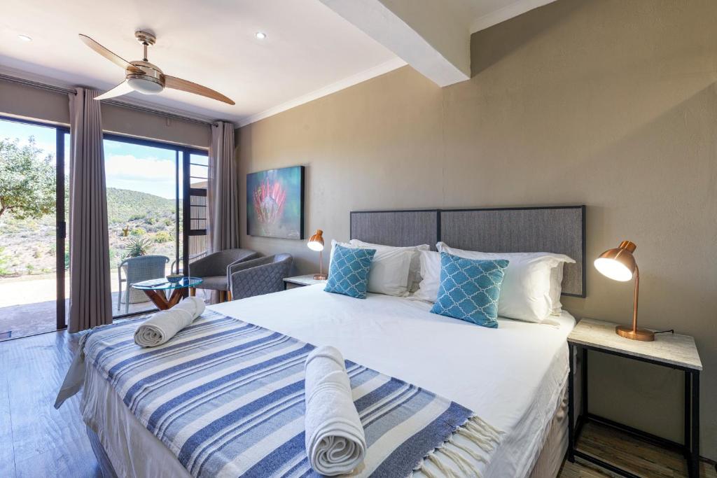 Rooiberg_Lodge_Zimmer2 2Friends-Beach-Hotel-Schlafzimmer2