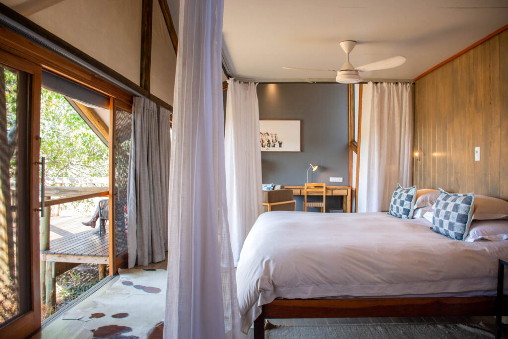 splash_Camp_Zelt-Innen2 2Friends-Beach-Hotel-Schlafzimmer2