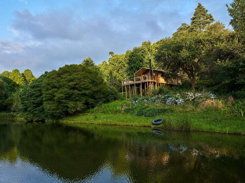 2Friends-Beach-Hotel-aussen