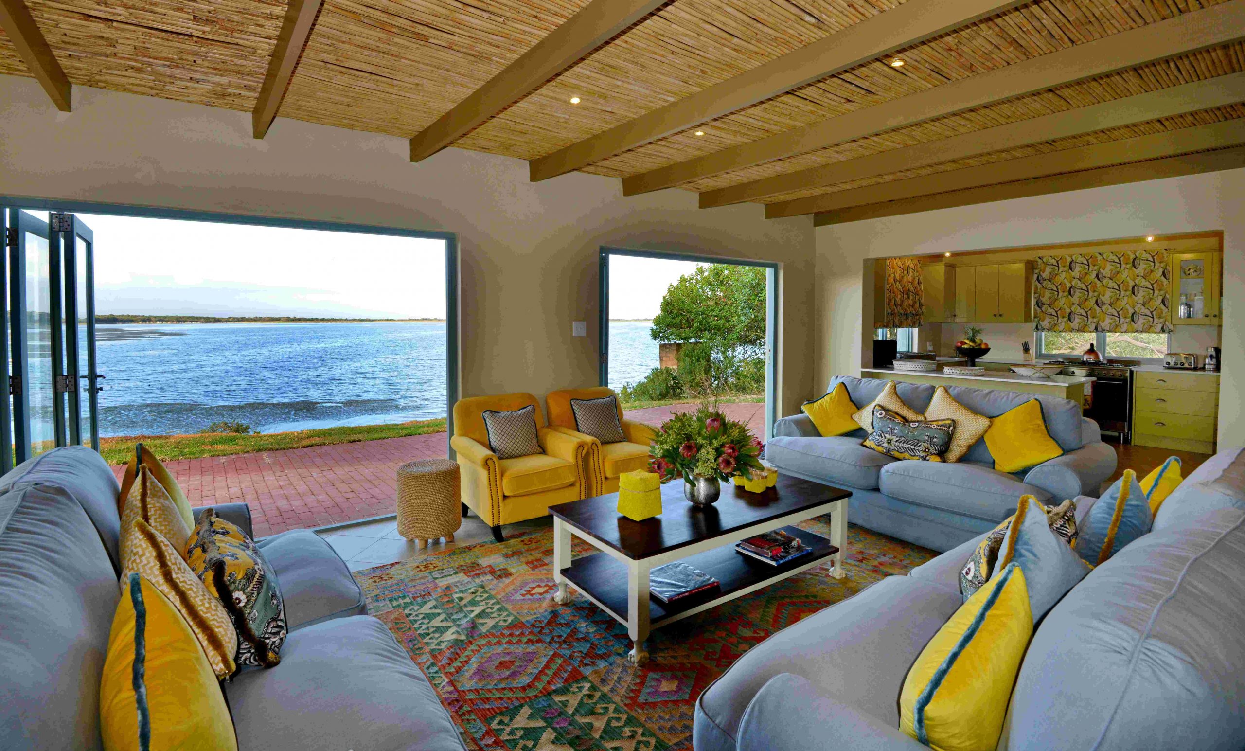 2Friends-Beach-Hotel-aussen