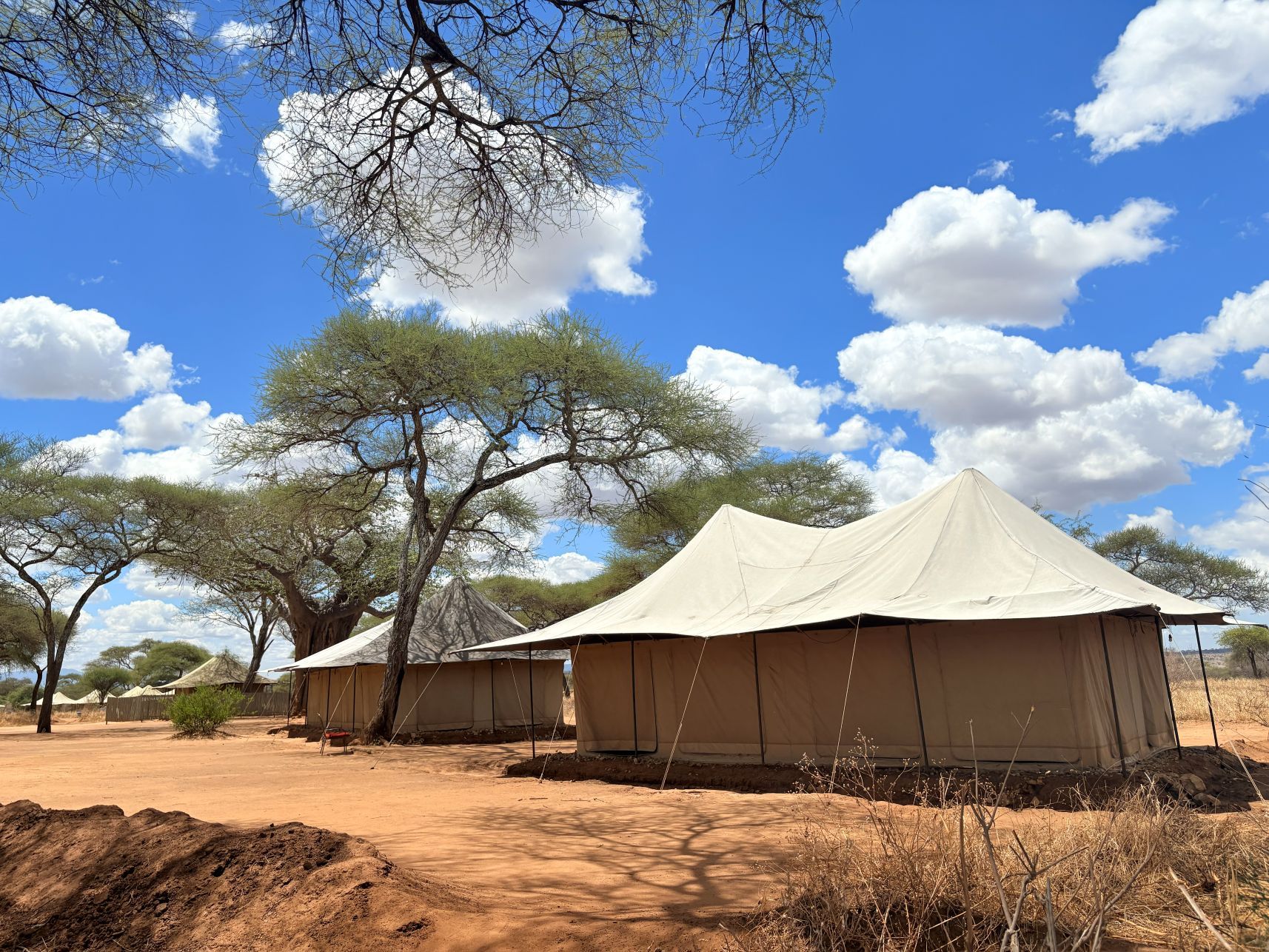 2Friends-Beach-Hotel-aussen