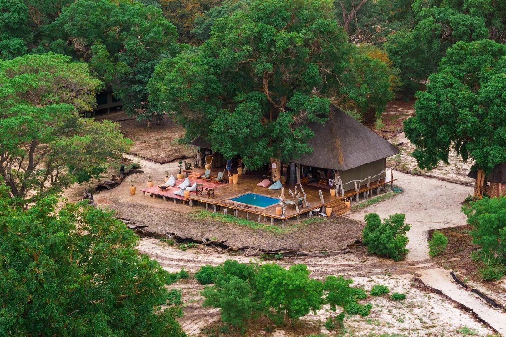 2Friends-Beach-Hotel-aussen