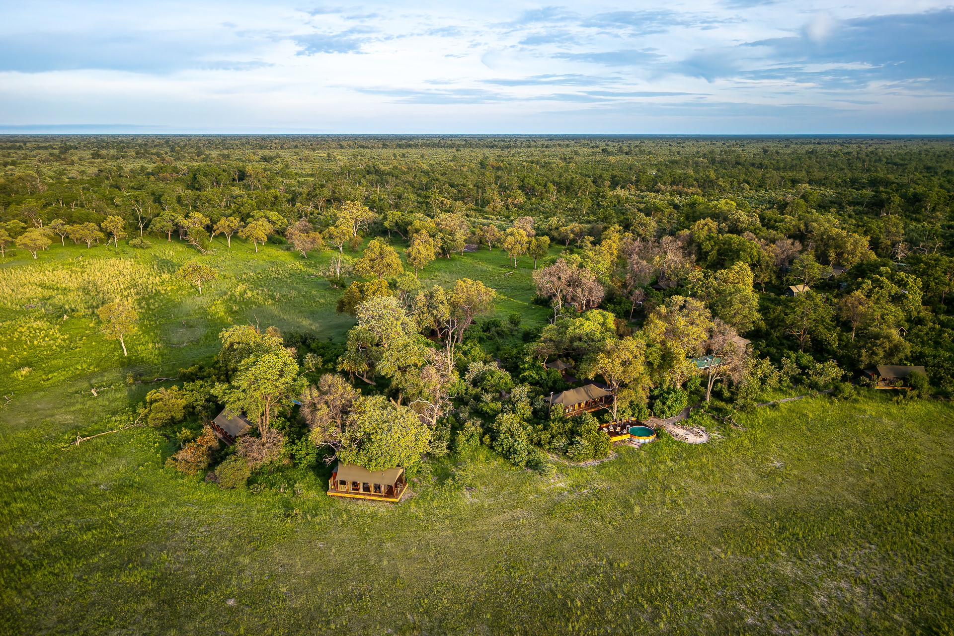 2Friends-Beach-Hotel-aussen