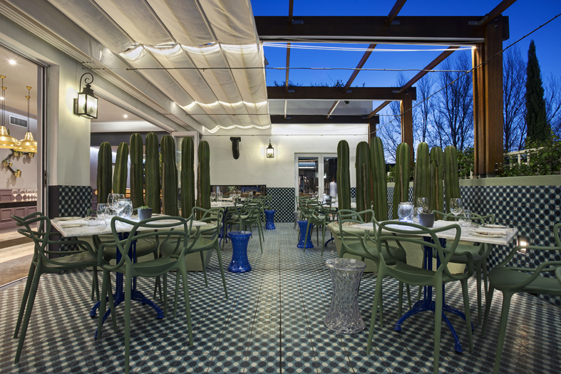 Plenitude - restaurant at night 2 2Friends-Beach-Hotel-aussen